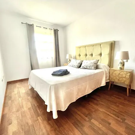 House - Sleeps 6 - Pool - Pet Friendly