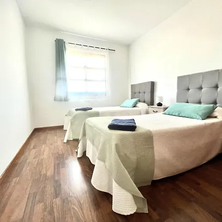 House - Sleeps 6 - Pool - Pet Friendly